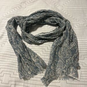 NWT - Elegant Blue and Cream Scarf